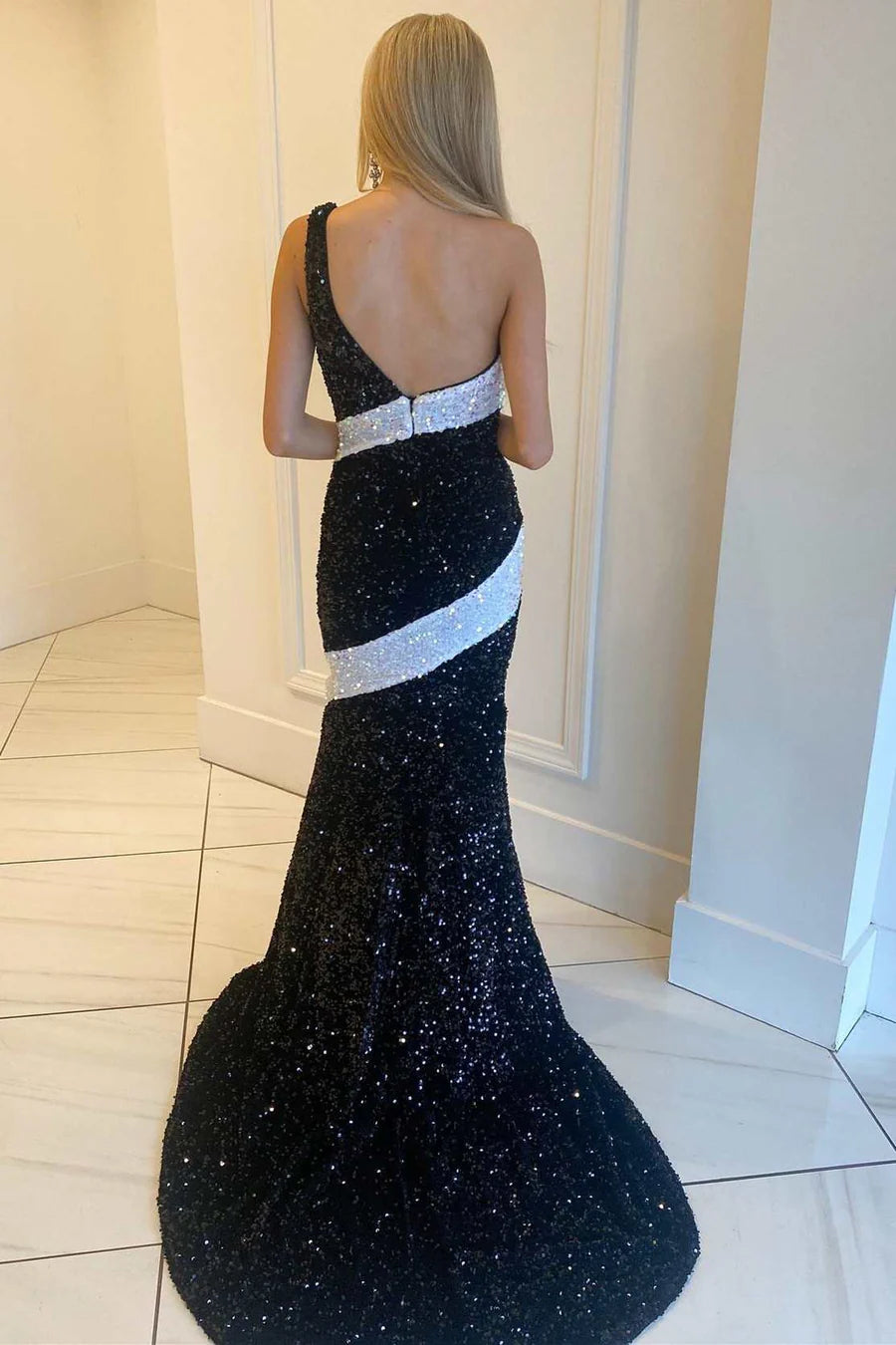 Vestido de fiesta largo estilo sirena con lentejuelas y un solo hombro